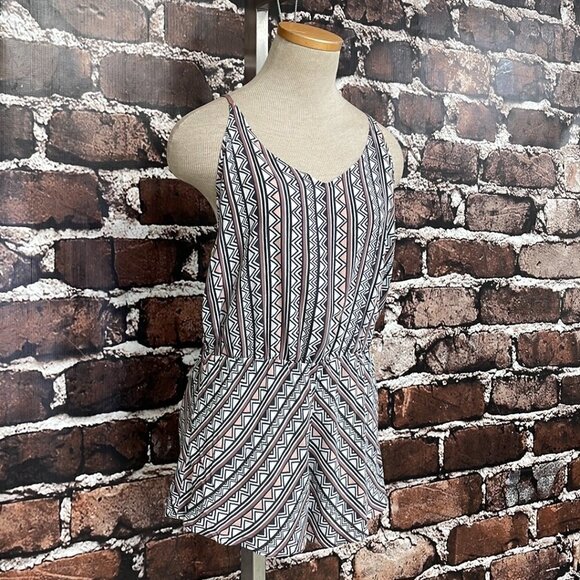 Dolce Vita Romper V-Neck Open Back Geometric Designs Black Pink Size Small S - Picture 8 of 16